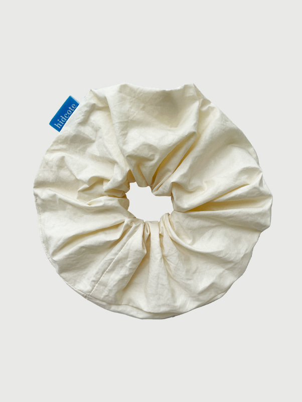 Flower Scrunchie (Pearl Cream)